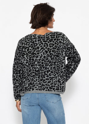 Pullover mit Leo-Muster - hellgrau