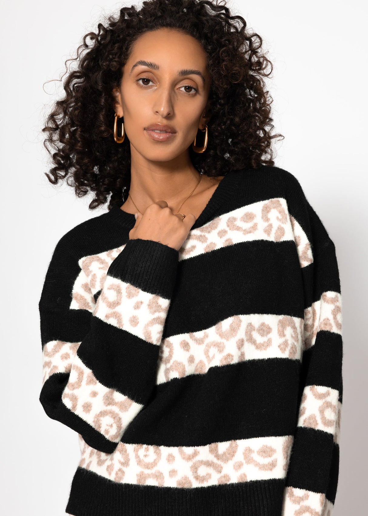 Sweater with Leo stripes-black-off-white