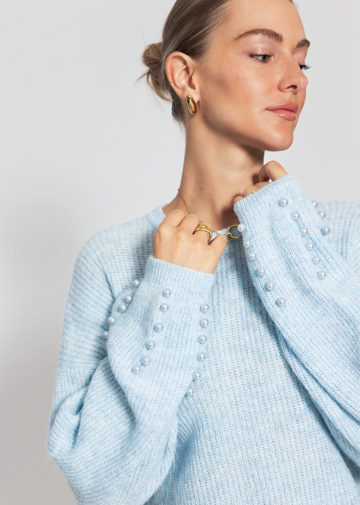 Pullover mit Perlendetails - hellblau