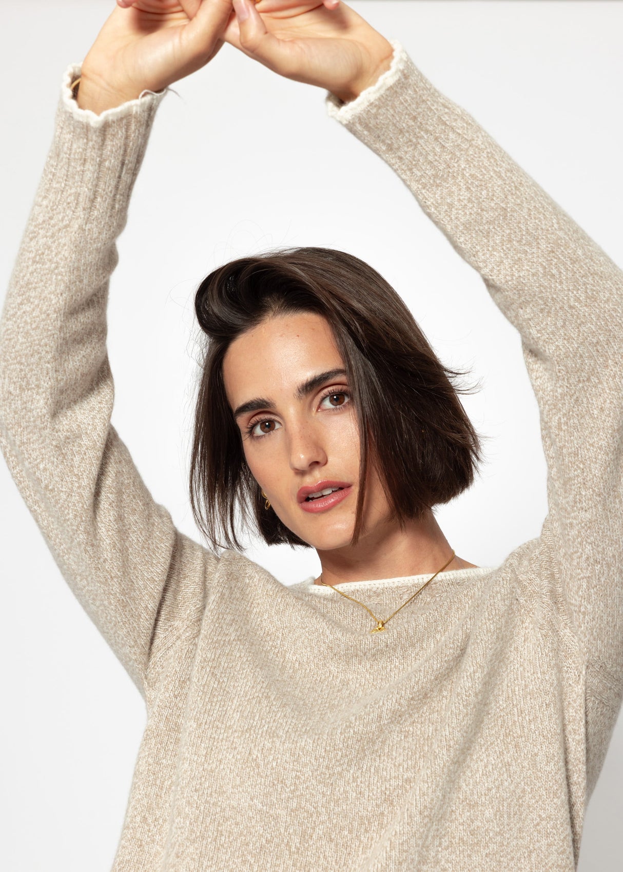 Sweater with raglan sleeves and contrast details - beige