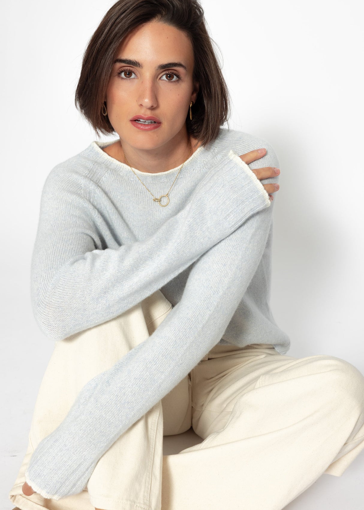 Pullover mit Raglanärmeln und Kontrastdetails - hellblau