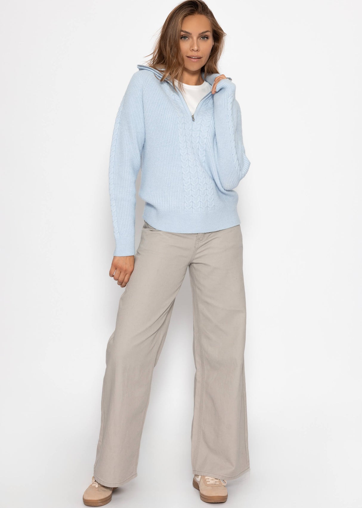 Sweater with zipper on the collar - light blue