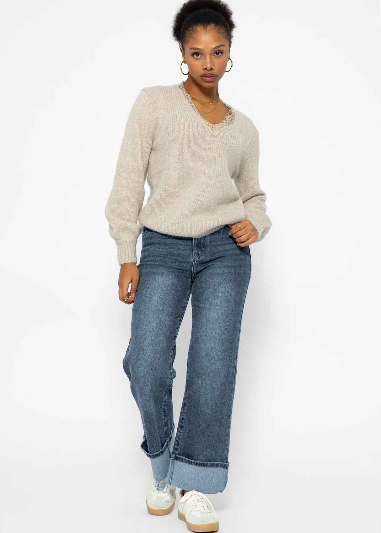 Sweater with lace neckline - beige