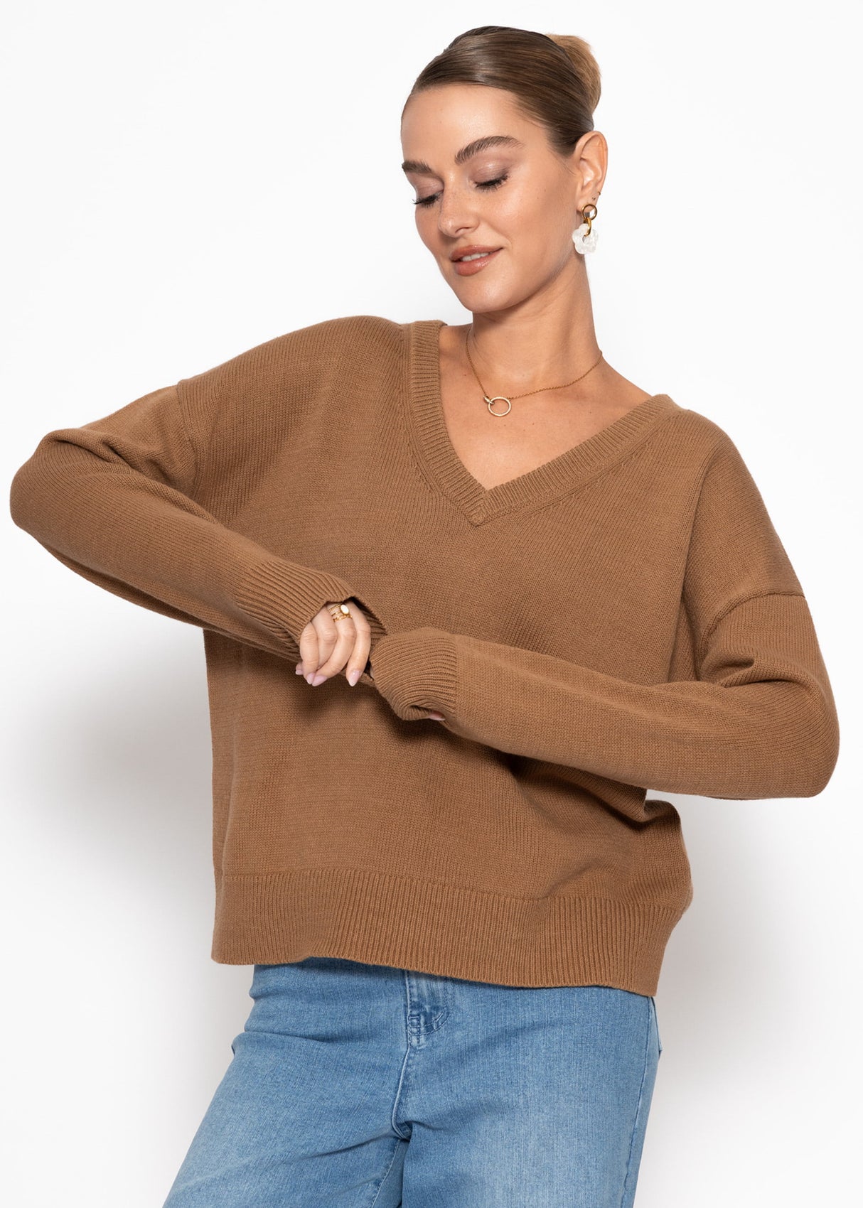 Oversize Baumwoll-Pullover mit tiefem V-Ausschnitt - braun