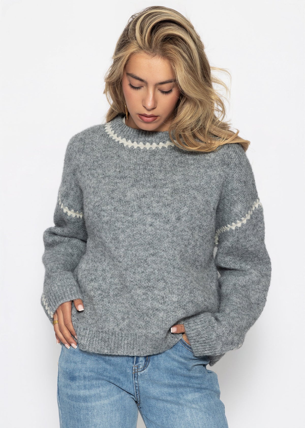 Jumper with decorative seams and wool content - grey