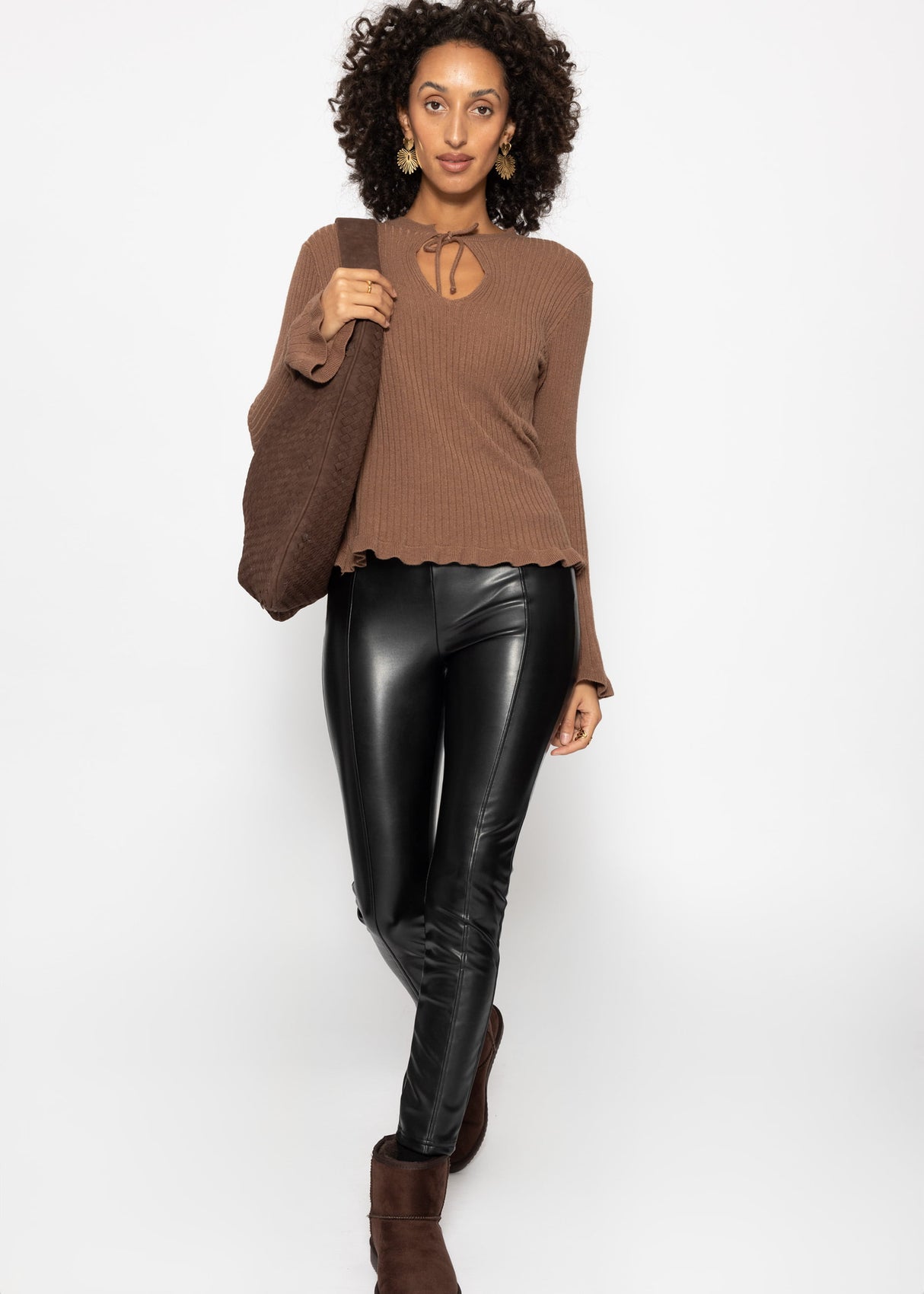 Ribbed knit top with bow at the neckline - brown