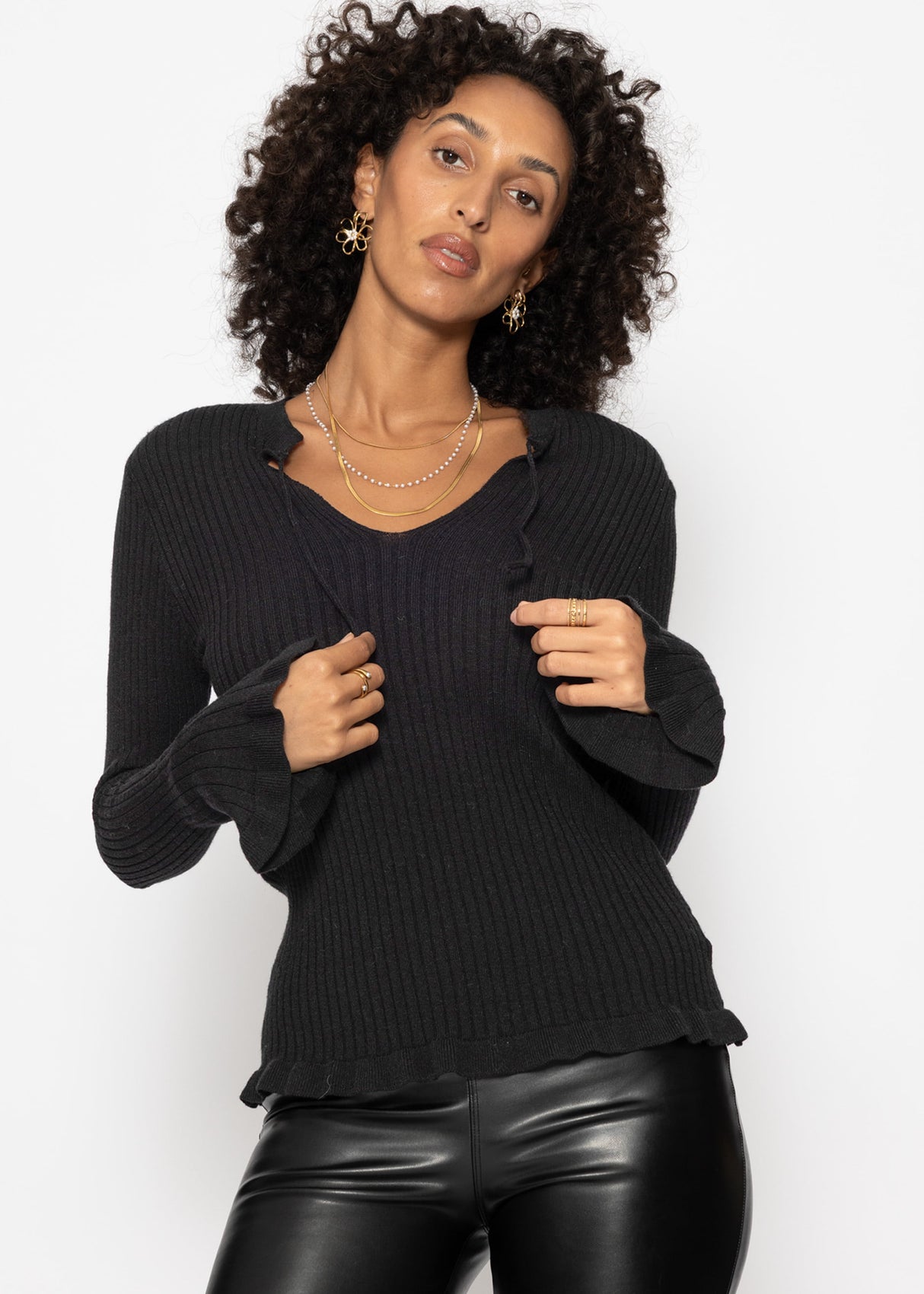 Rippstrickoberteil mit Bindeband am Ausschnitt - schwarz