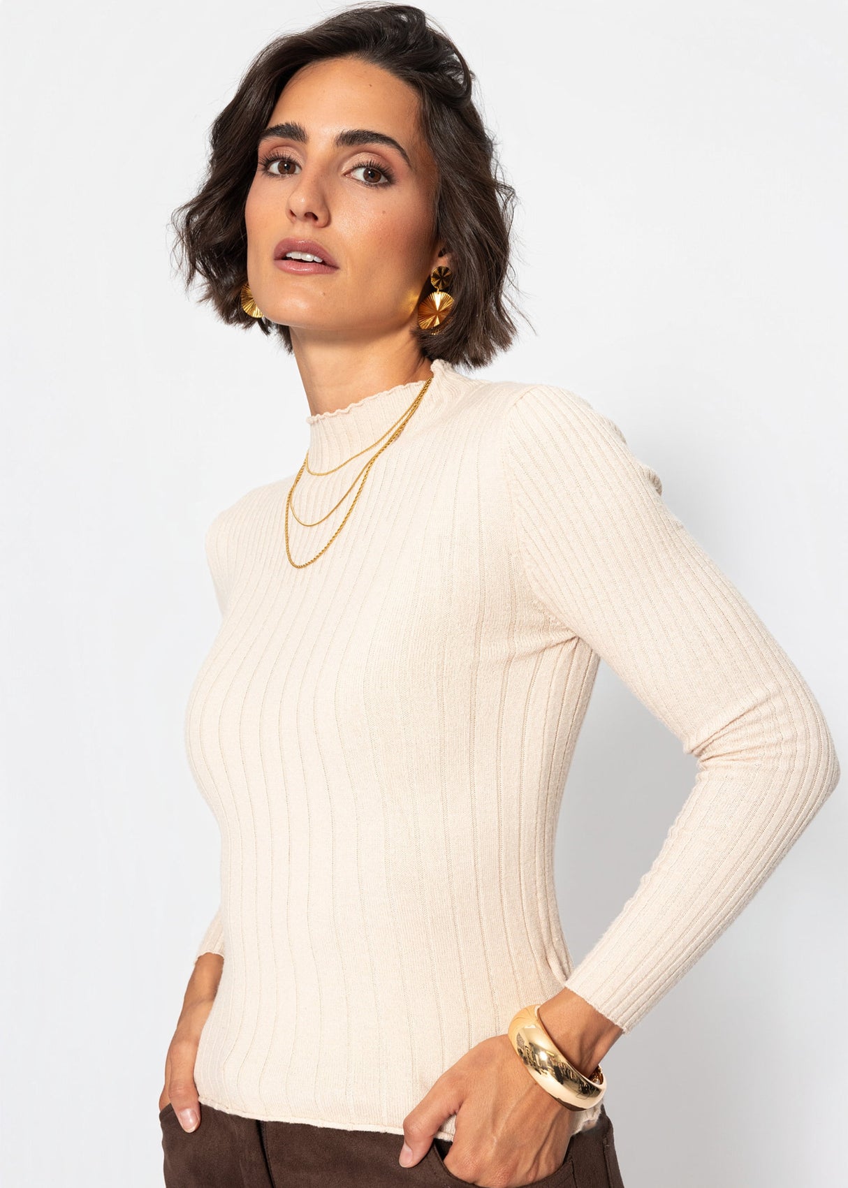 Rib knitting sweater with stand -up collar - beige