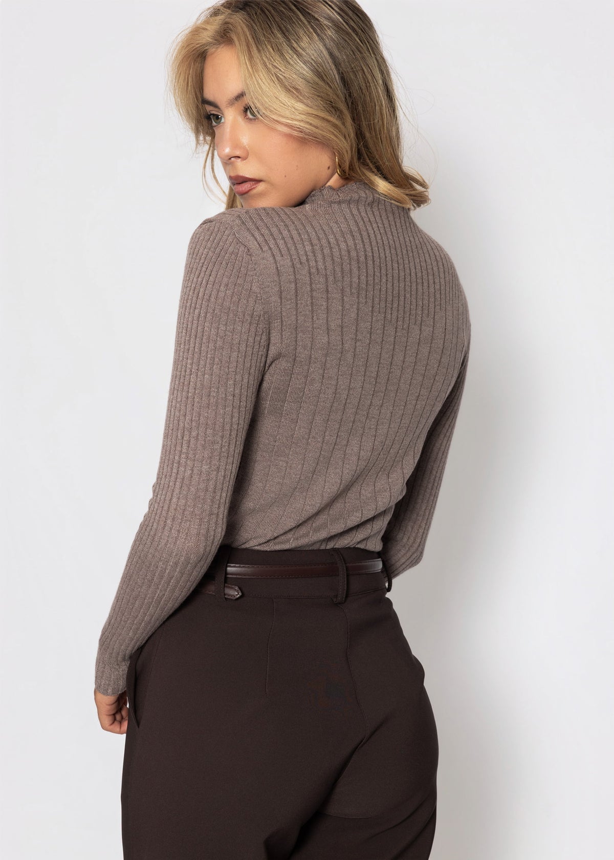 Rippstrickoberteil mit Stehkragen - taupe