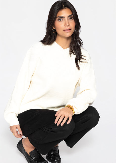 Rippstrickpullover mit hohem V-Ausschnitt - offwhite