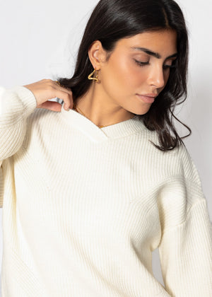 Rippstrickpullover mit hohem V-Ausschnitt - offwhite