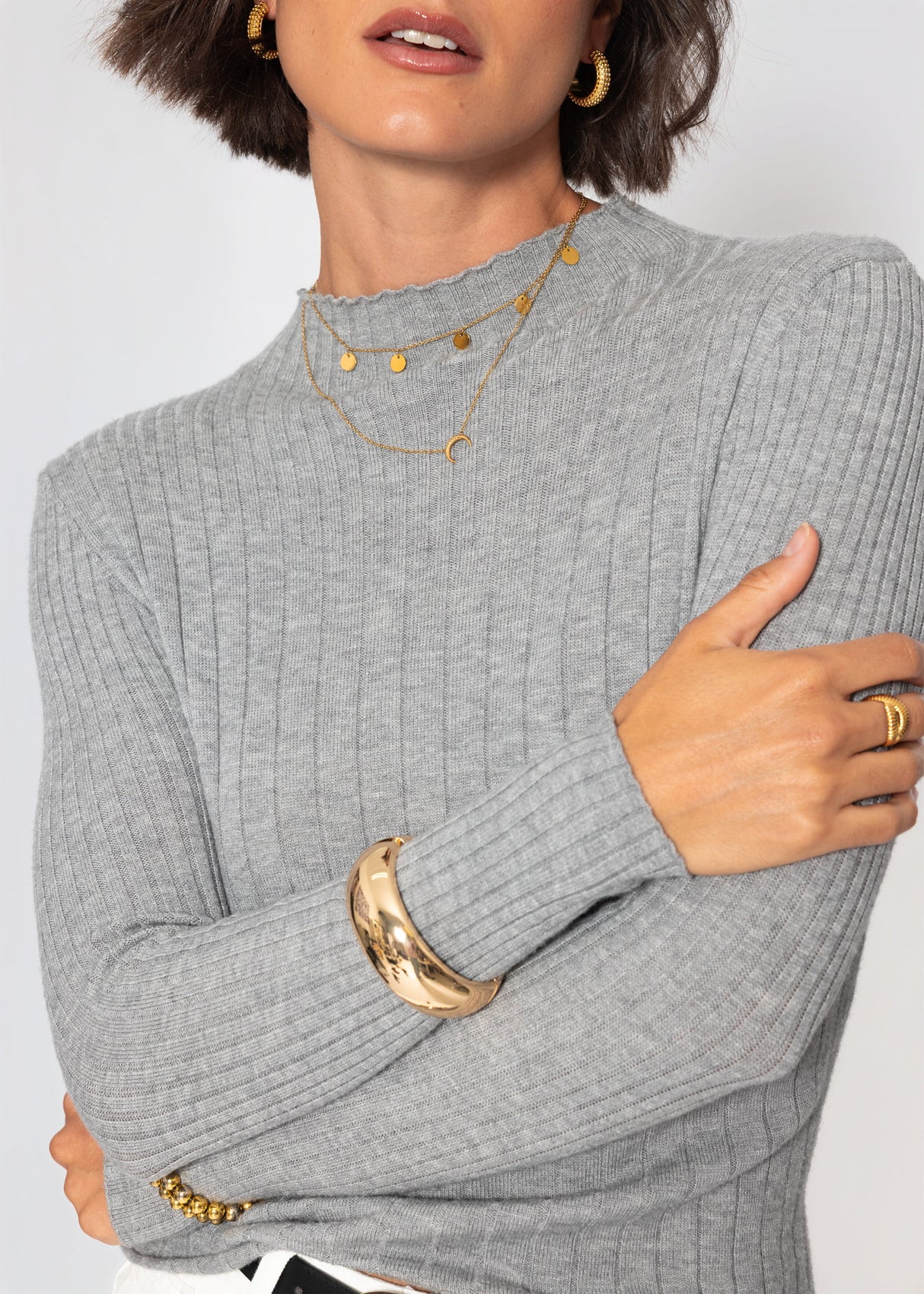 Rib knitting sweater with stand -up collar - gray