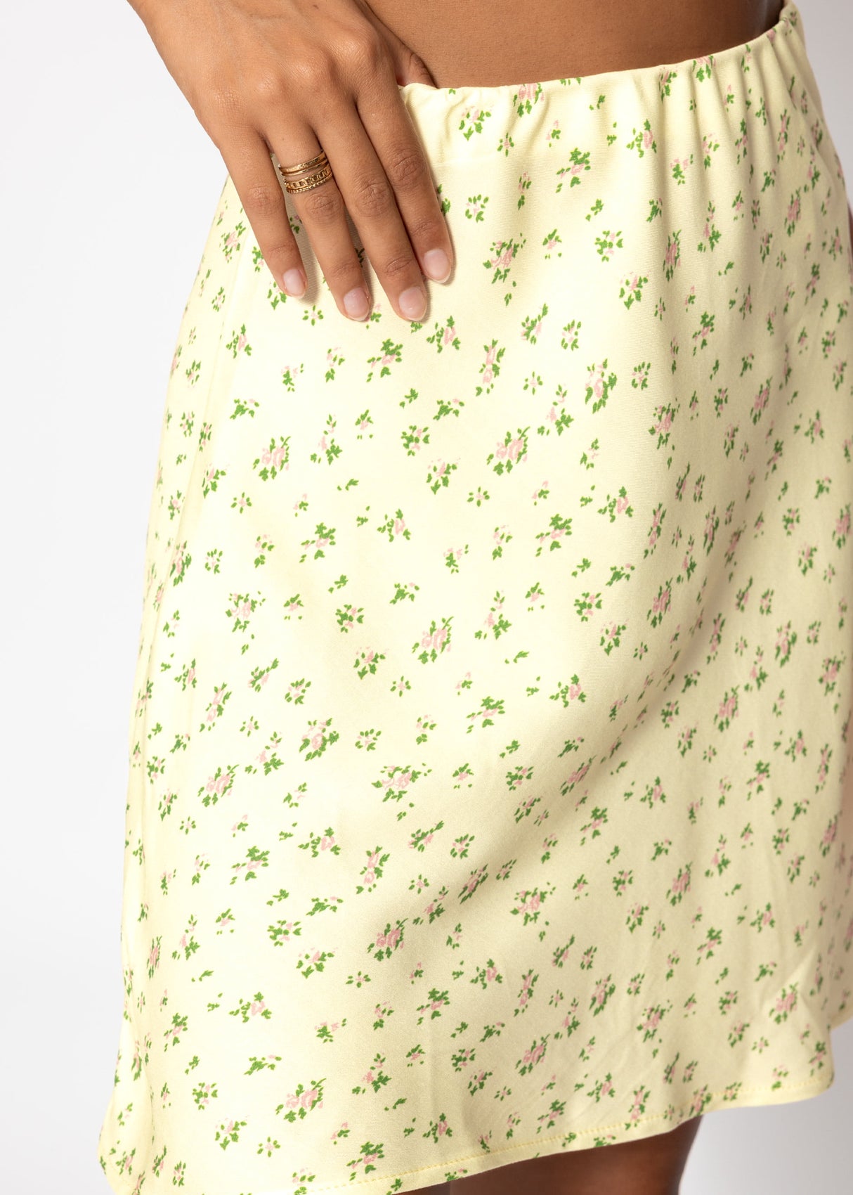 Rock mit floralem Print - buttergelb