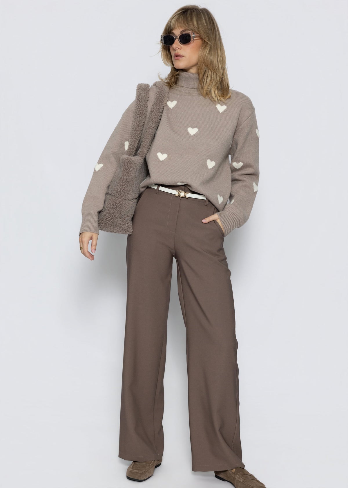 Roll neck jumper with heart pattern - taupe