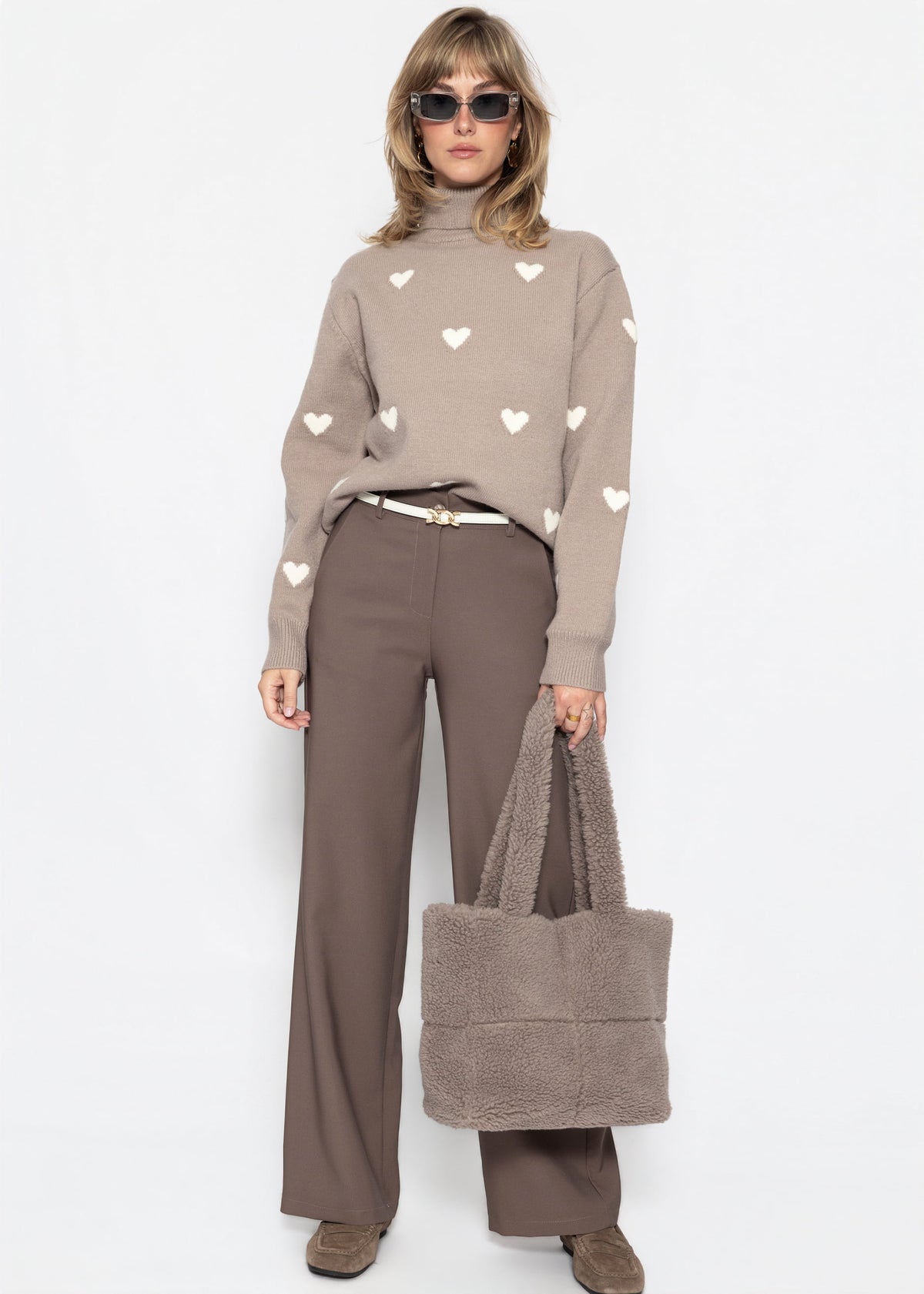 Rollkragenpullover mit Herzmuster - taupe
