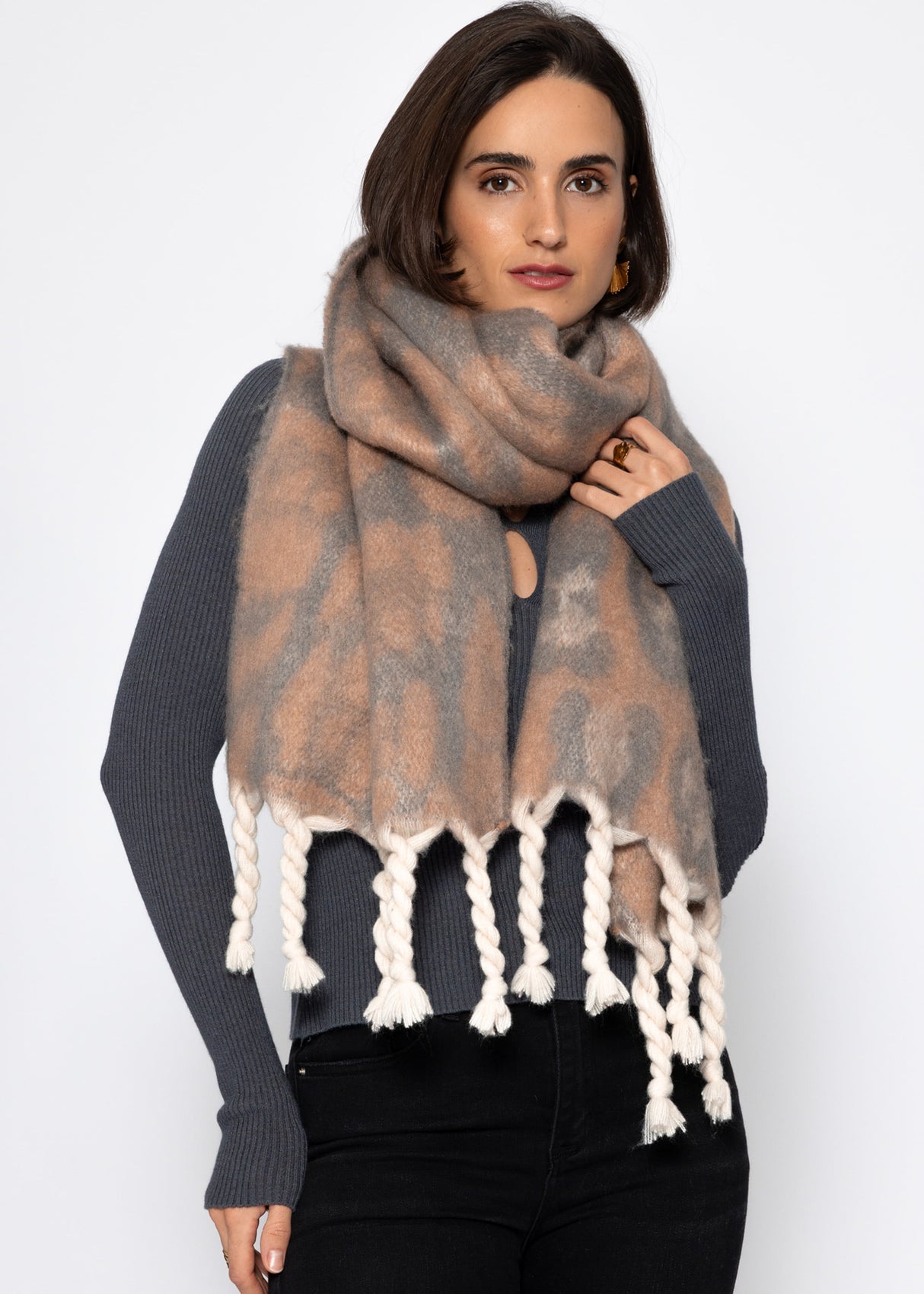 Scarf with leopard print - brown