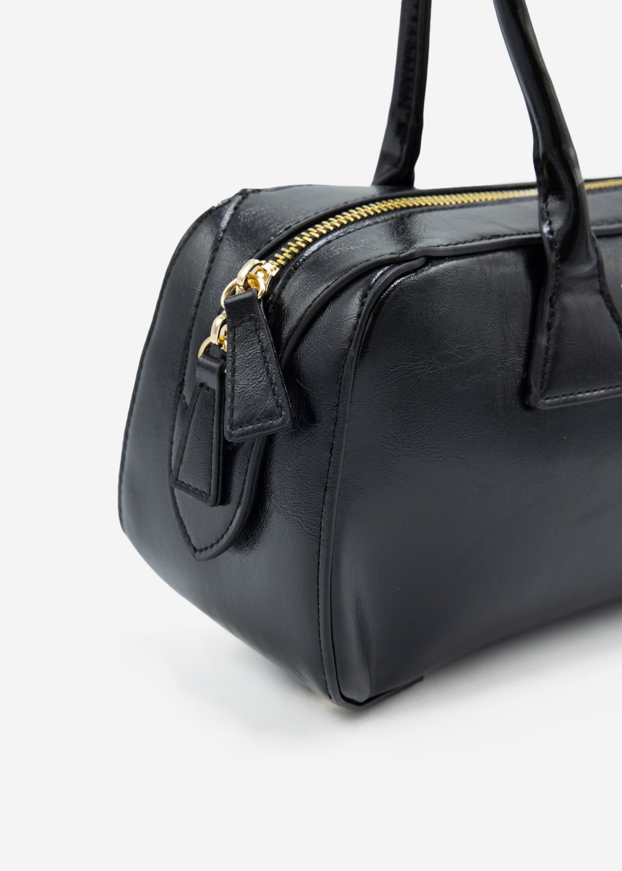 Shoulder bag made of faux leather - black