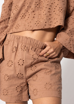 Shorts with perforated embroidery - Mocca Mousse