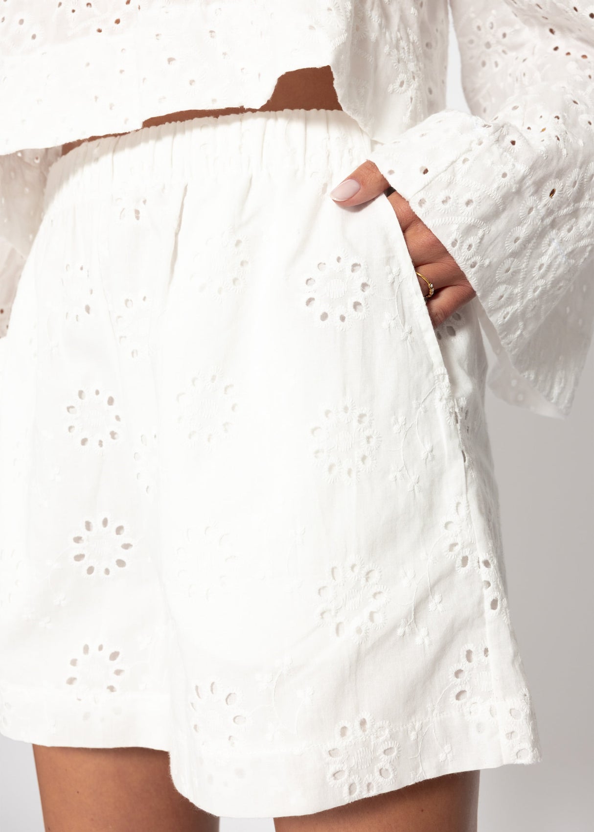 Shorts with perforated embroidery - white