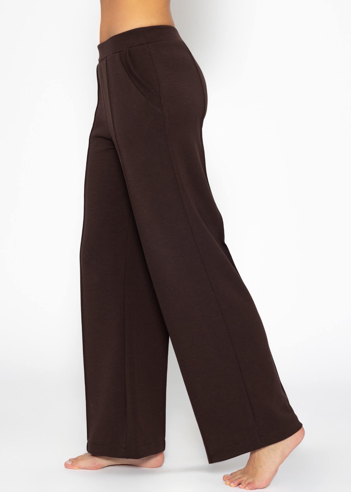 Soft, wide jogging pants with piping - espresso