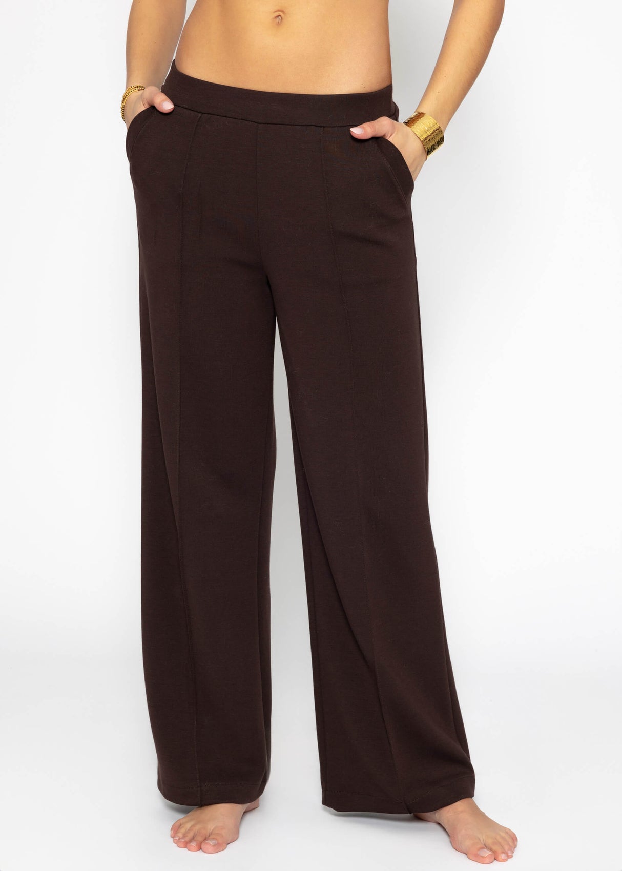 Soft, wide jogging pants with piping - espresso