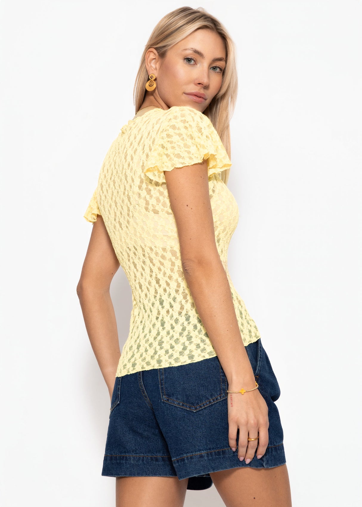 Spitzen T-Shirt mit Flügelärmel - buttergelb