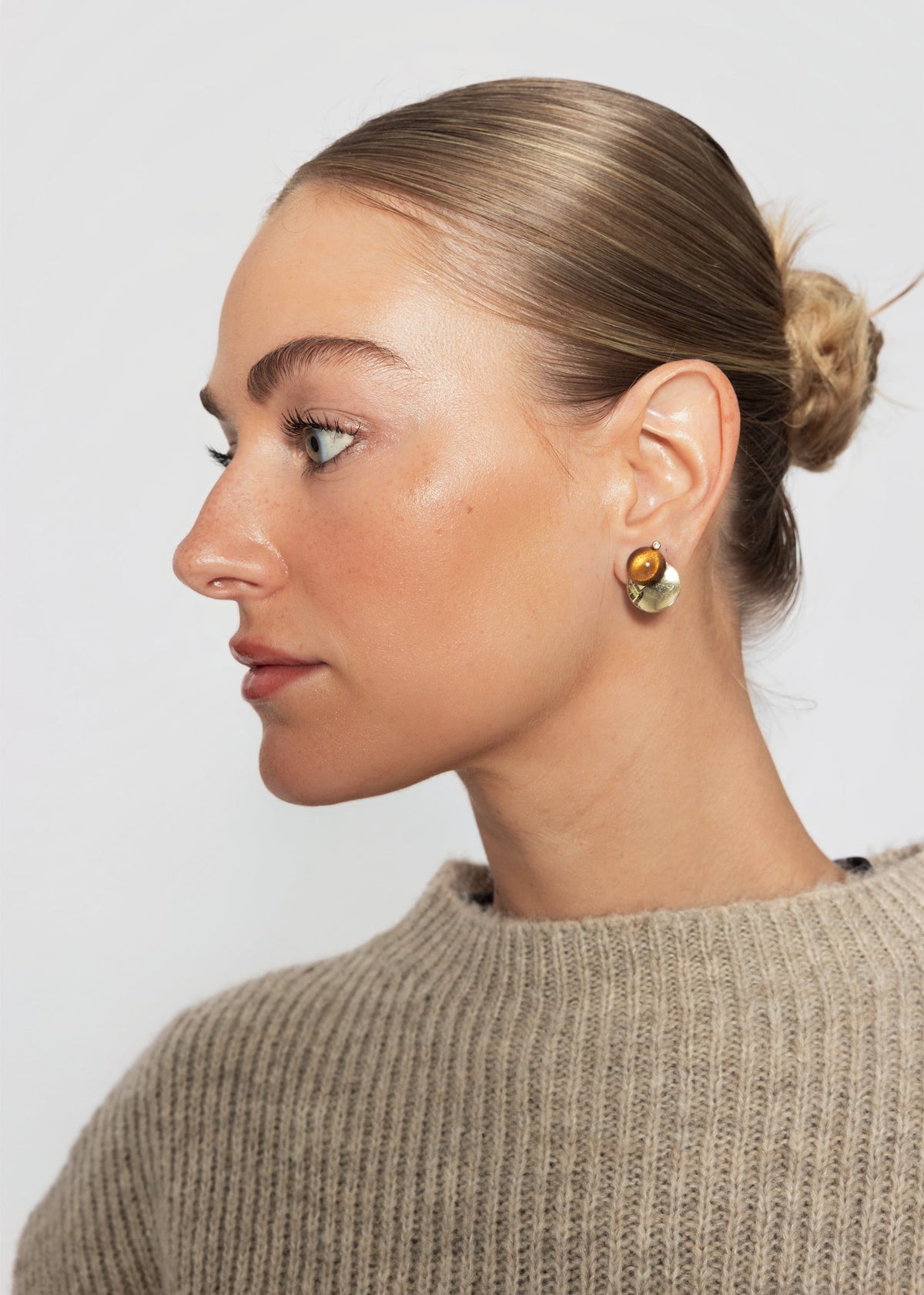 Statement-Ohrringe in Bernsteinoptik - gold