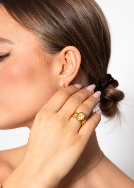 Statement ring with yellow gemstone - gold