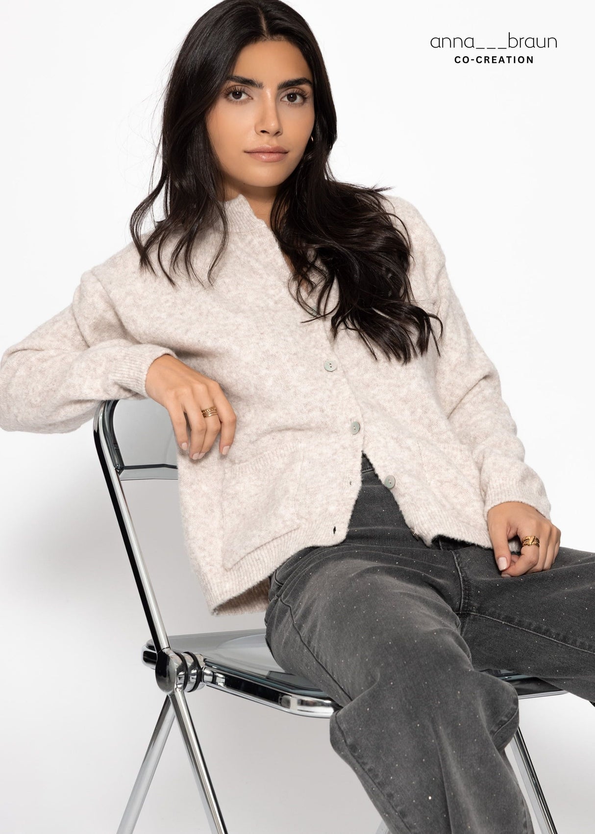 Strickjacke mit aufgesetzten Taschen - greige