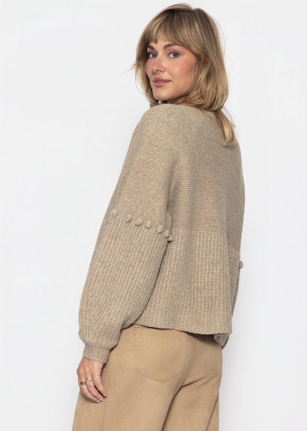 Strickjacke mit dekorativen Statement-Ärmeln - beige