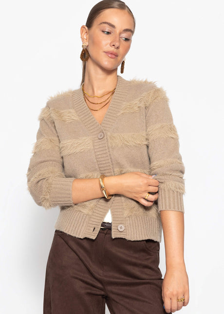 Strickjacke mit flauschigen Streifen - taupe von SASSYCLASSY