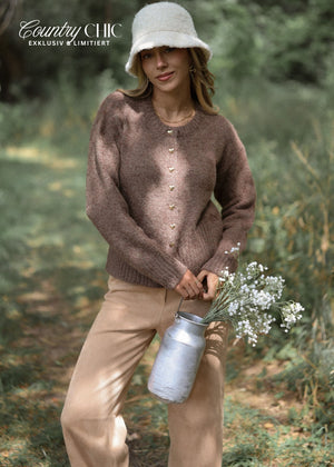 Strickjacke mit Herzknöpfen - braun
