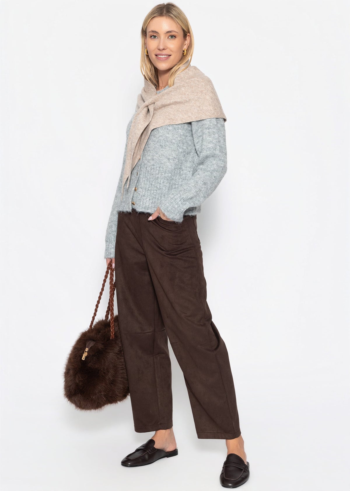 Strickjacke mit Herzknöpfen - grau