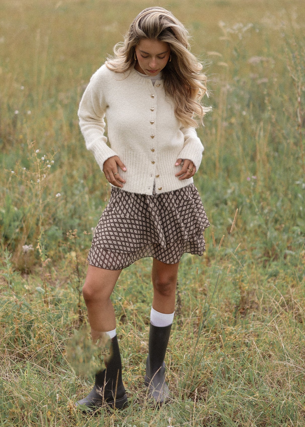 Strickjacke mit Herzknöpfen - offwhite
