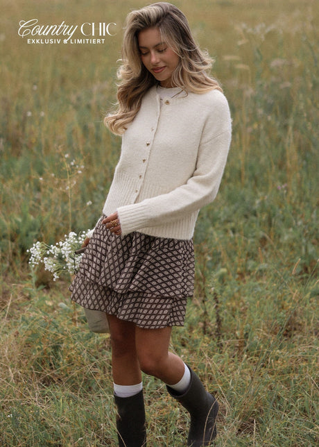 Strickjacke mit Herzknöpfen - offwhite