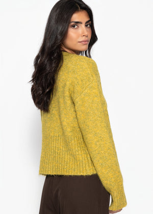 Strickjacke mit Herzknöpfen - olivgelb