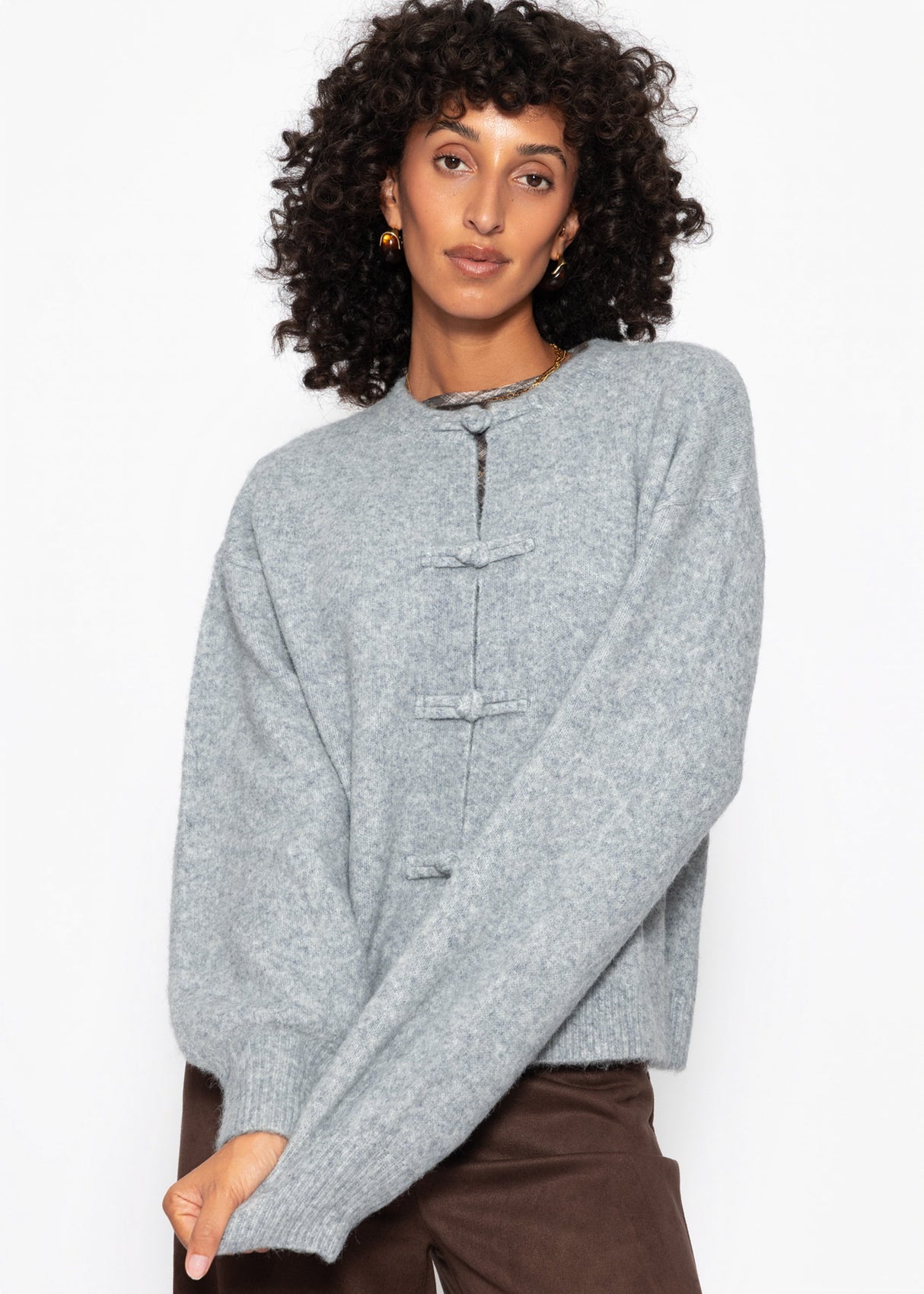 Strickjacke mit Knebelverschluss - grau