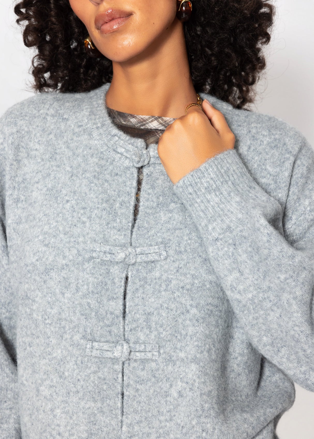 Strickjacke mit Knebelverschluss - grau