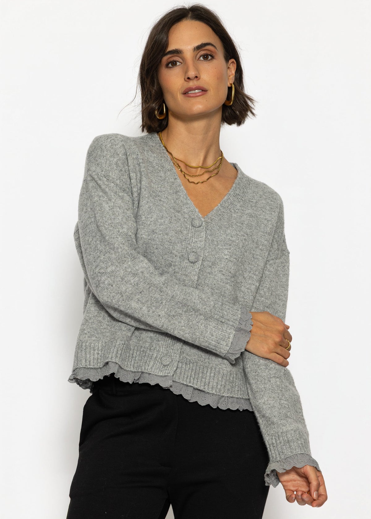 Strickjacke mit Lochstickerei - grau
