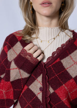 Strickjacke mit Rautenmuster und Spitzenborte - beere