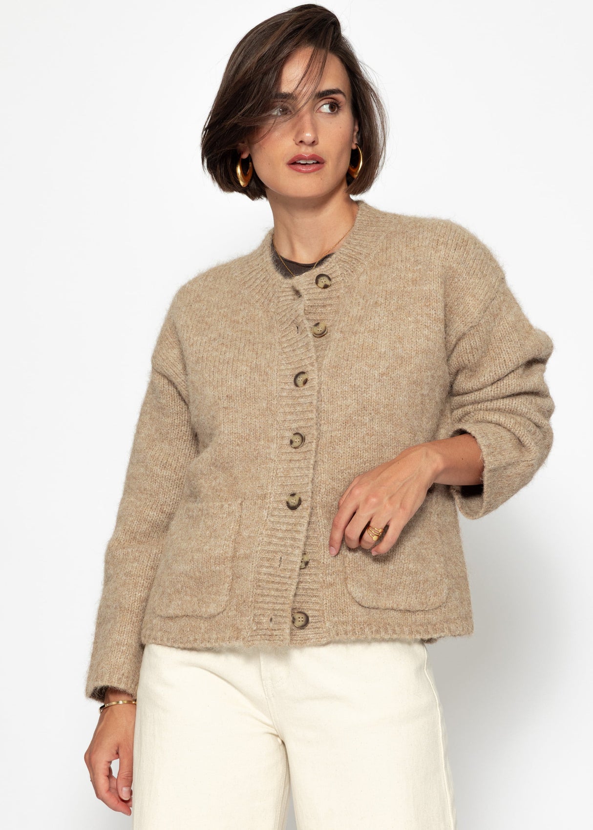 Strickjacke mit Taschen und Knopfleiste - beige