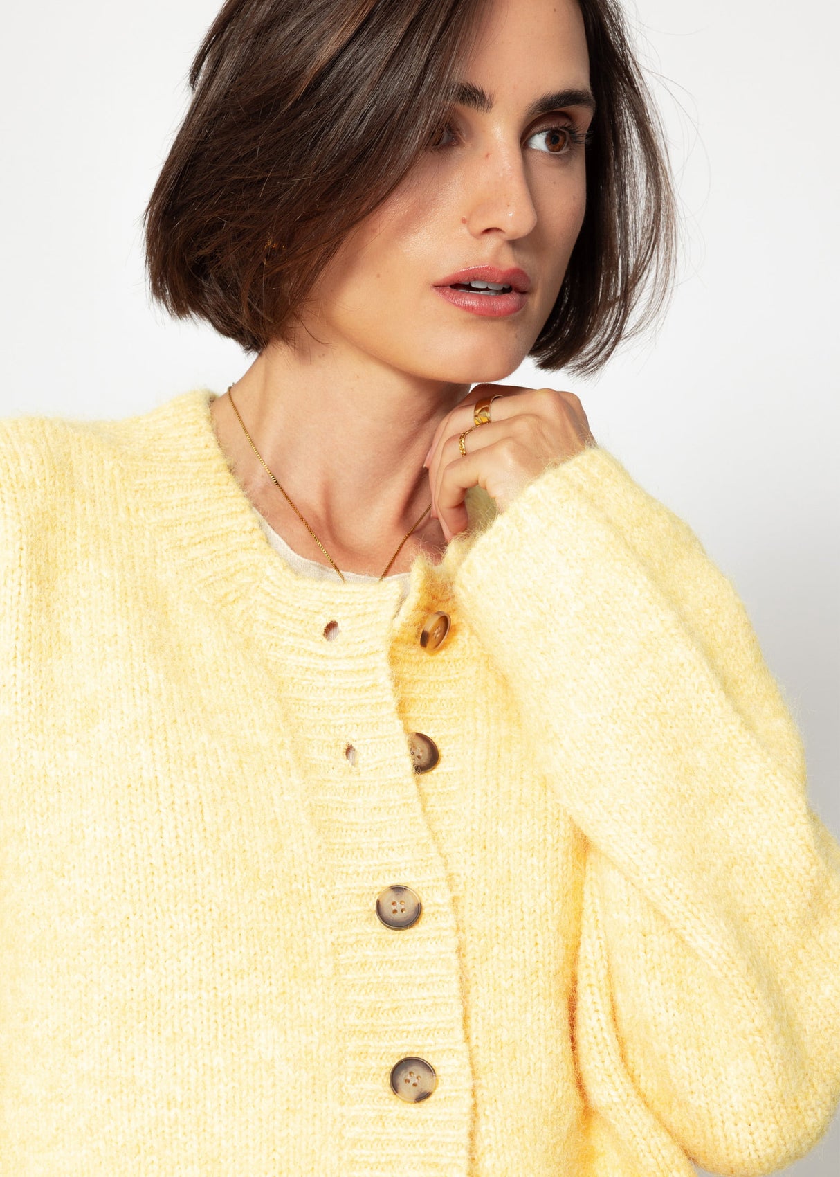 Strickjacke mit Taschen und Knopfleiste - gelb