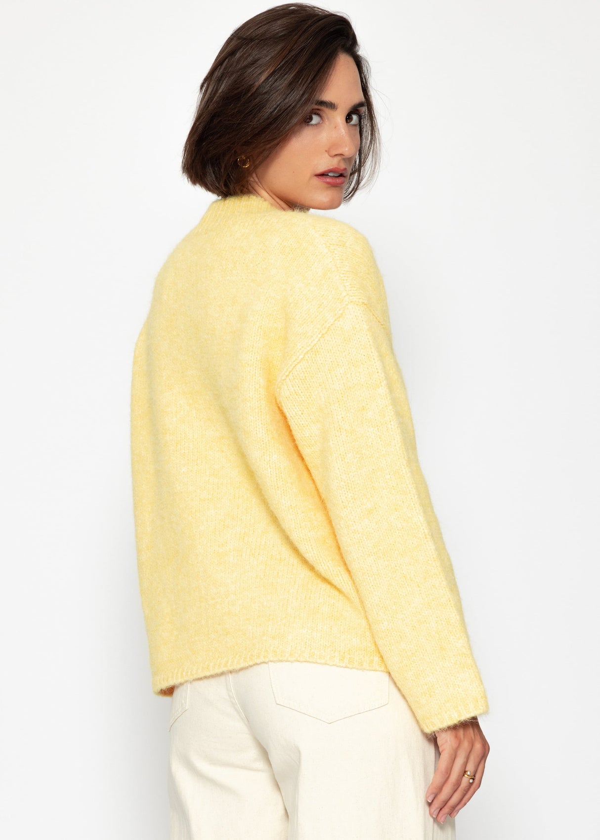 Strickjacke mit Taschen und Knopfleiste - gelb