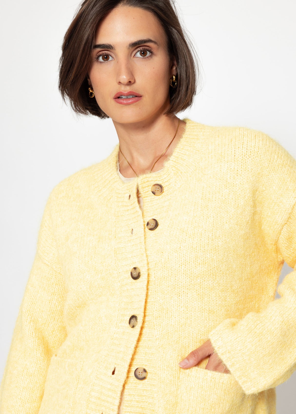 Strickjacke mit Taschen und Knopfleiste - gelb