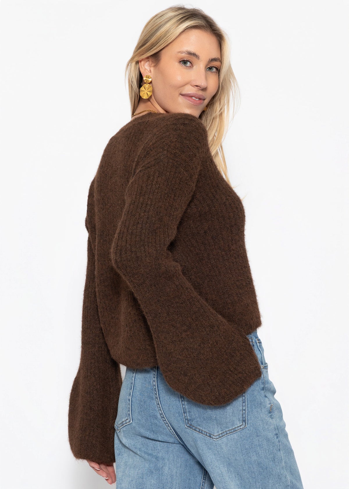 Strickjacke mit Trompetenärmeln - braun