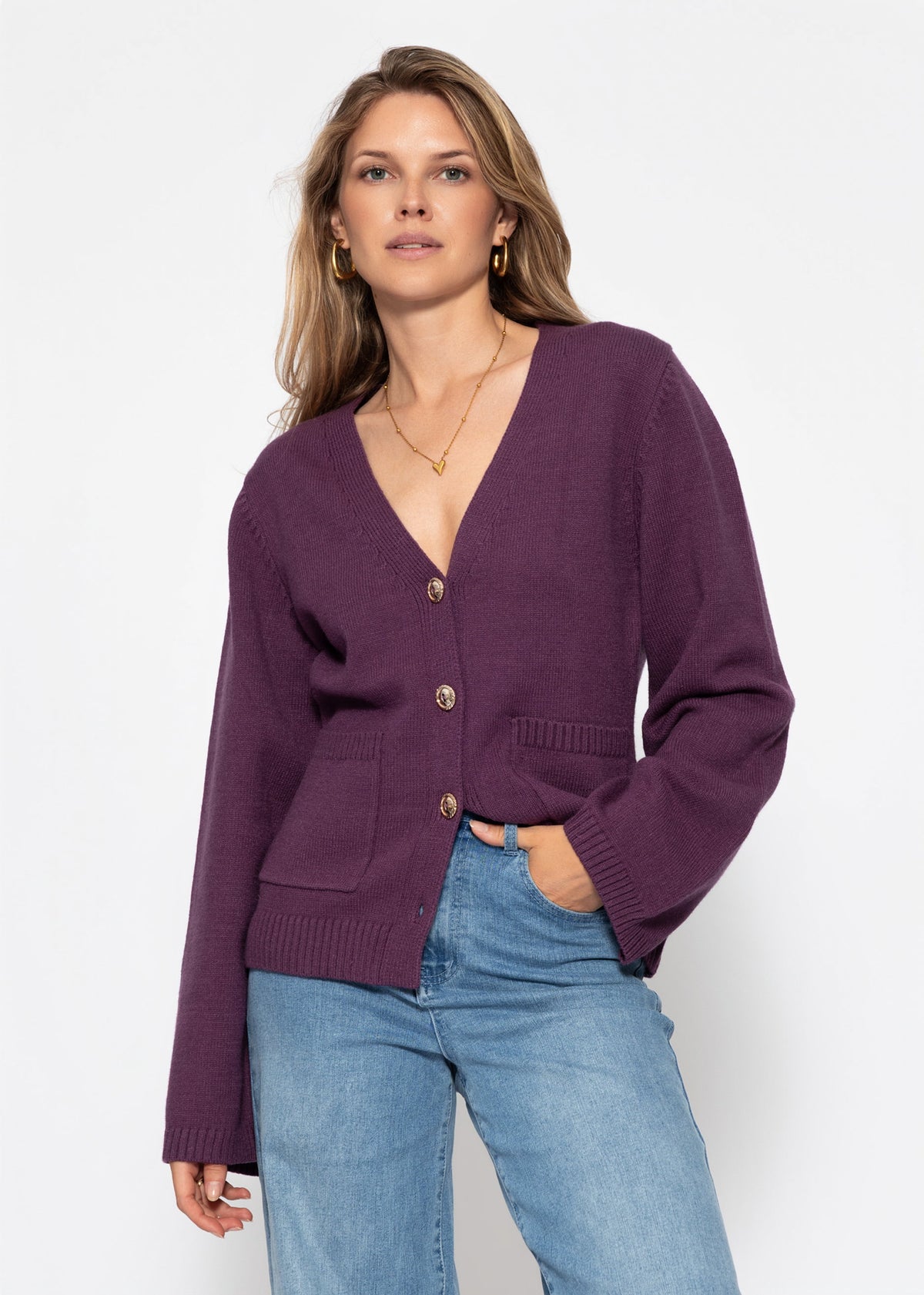 Strickjacke mit V-Ausschnitt und Goldknöpfen - plum