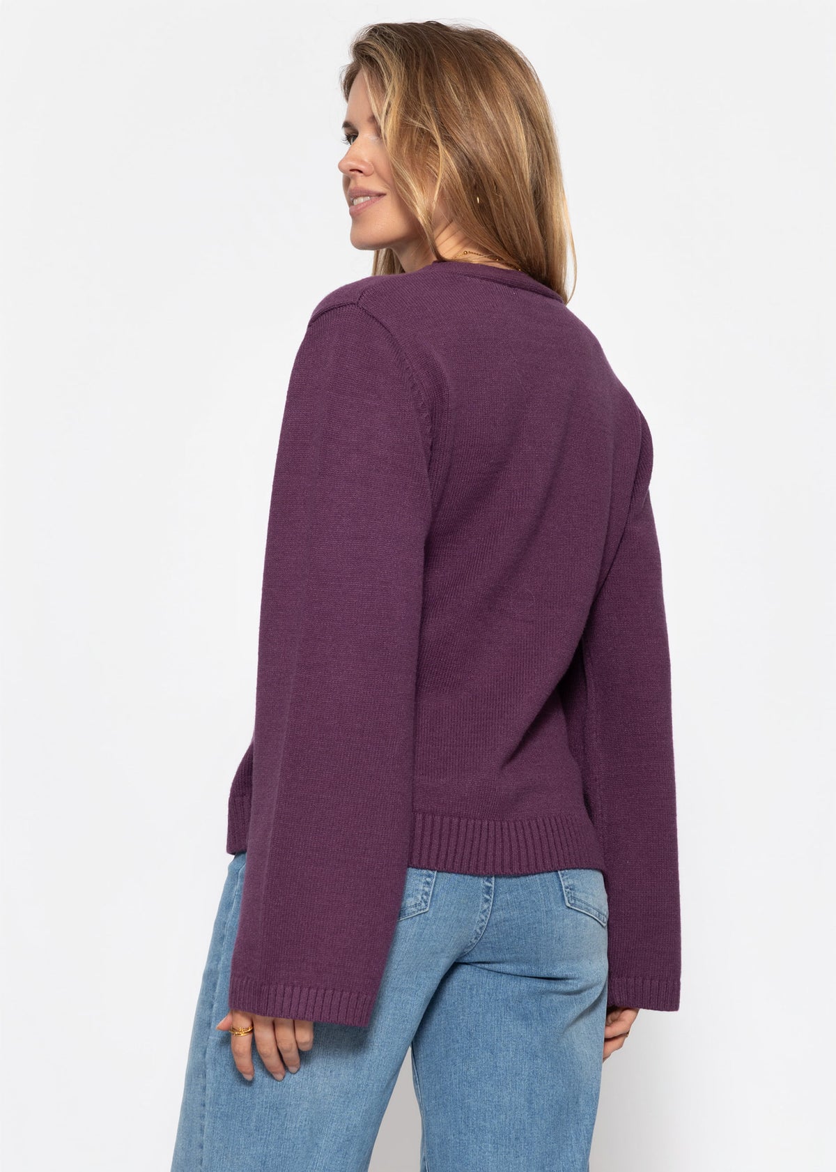 Strickjacke mit V-Ausschnitt und Goldknöpfen - plum