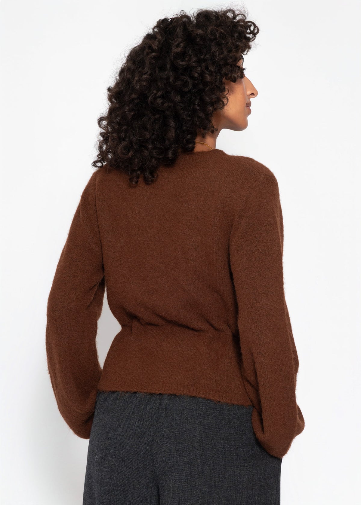 Strickjacke mit verstellbarem Kordelzug - braun