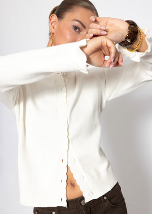 Strickjacke mit Volants - offwhite