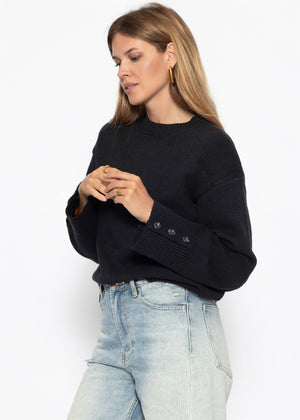 Strickpullover mit Knopfdetail - schwarz